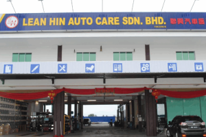 Kedai tayar di Bagan Pulau Ketam, Malaysia