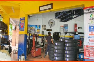 Kedai tayar di Kapit, Malaysia