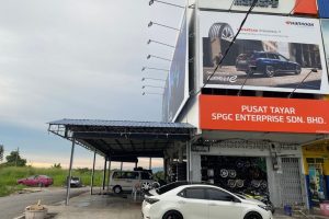 Kedai tayar di Kepala Batas, Malaysia