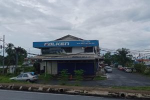 Kedai tayar di Lahad Datu, Malaysia