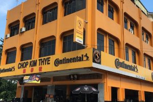 Kedai tayar di Pekan, Malaysia