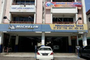 Kedai tayar di Seberang Perai, Malaysia