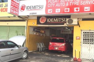 Kedai tayar di Simpang Empat, Malaysia