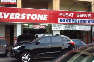 Kedai tayar di Taman Rajawali, Malaysia